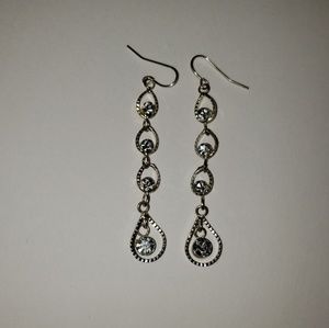 🌻 Silver Dangle Earrings